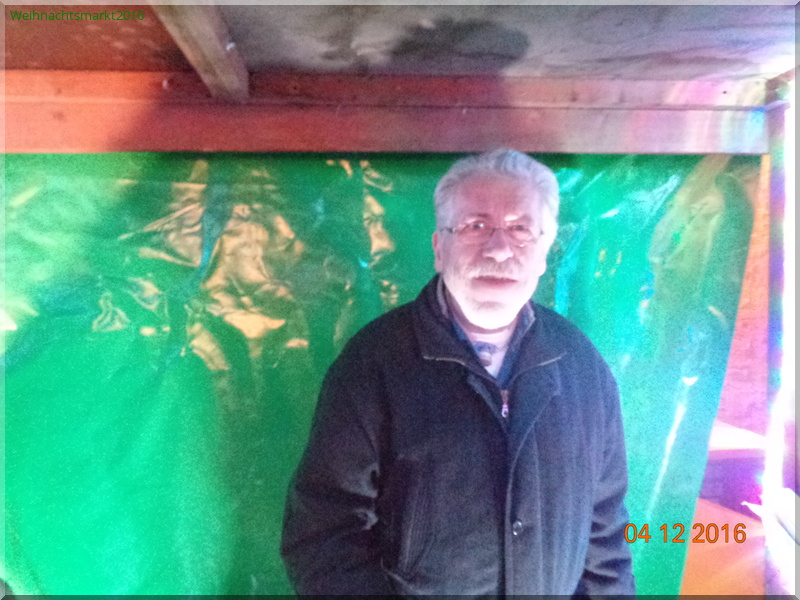 Grüner Weihnachtsmarktstand
