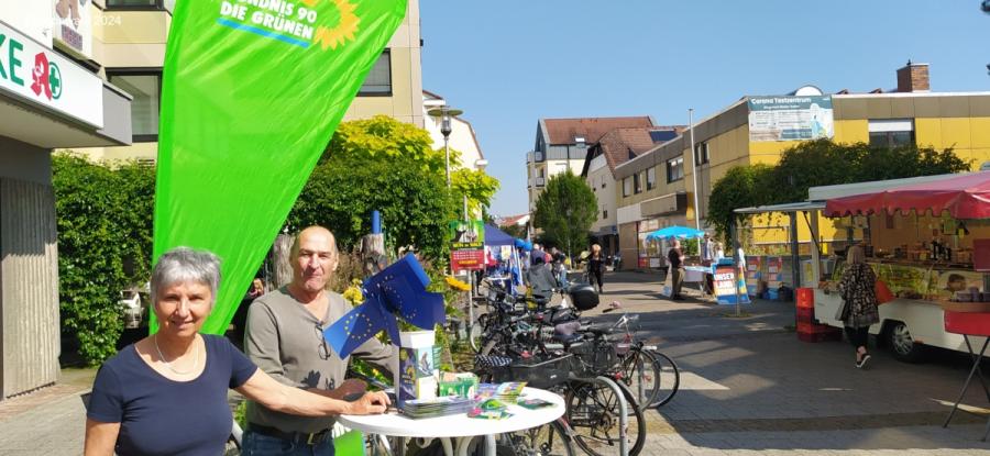 Grüne Infostände