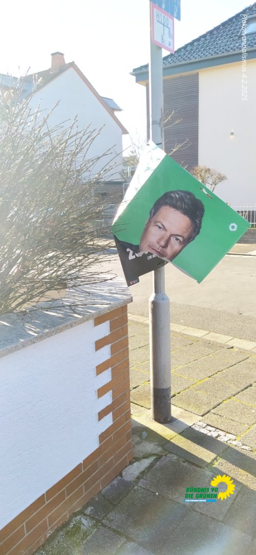 Plakatvandalismus_02042025-IMG_20250201_111323.jpg
